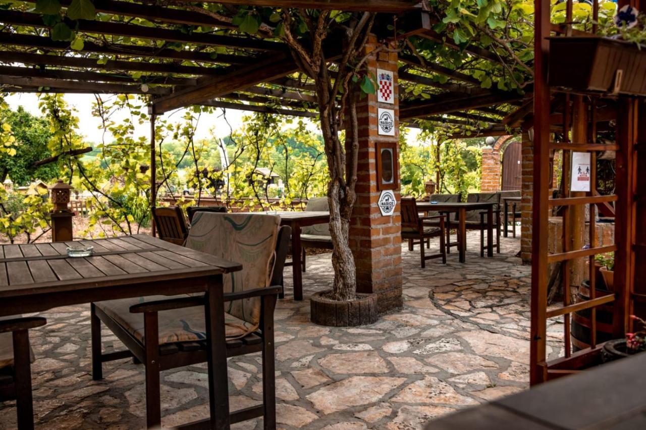 Готель Restoran I Prenociste Egghus Nasice Екстер'єр фото