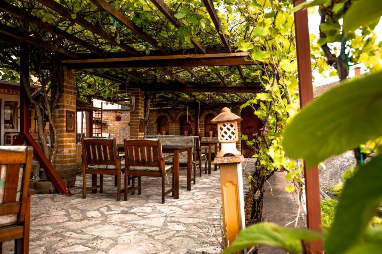 Готель Restoran I Prenociste Egghus Nasice Екстер'єр фото