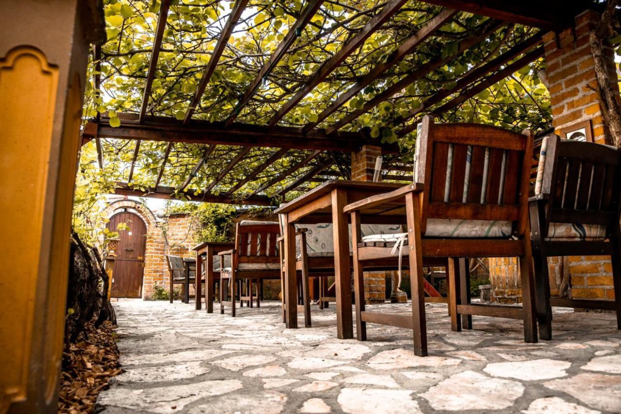 Готель Restoran I Prenociste Egghus Nasice Екстер'єр фото