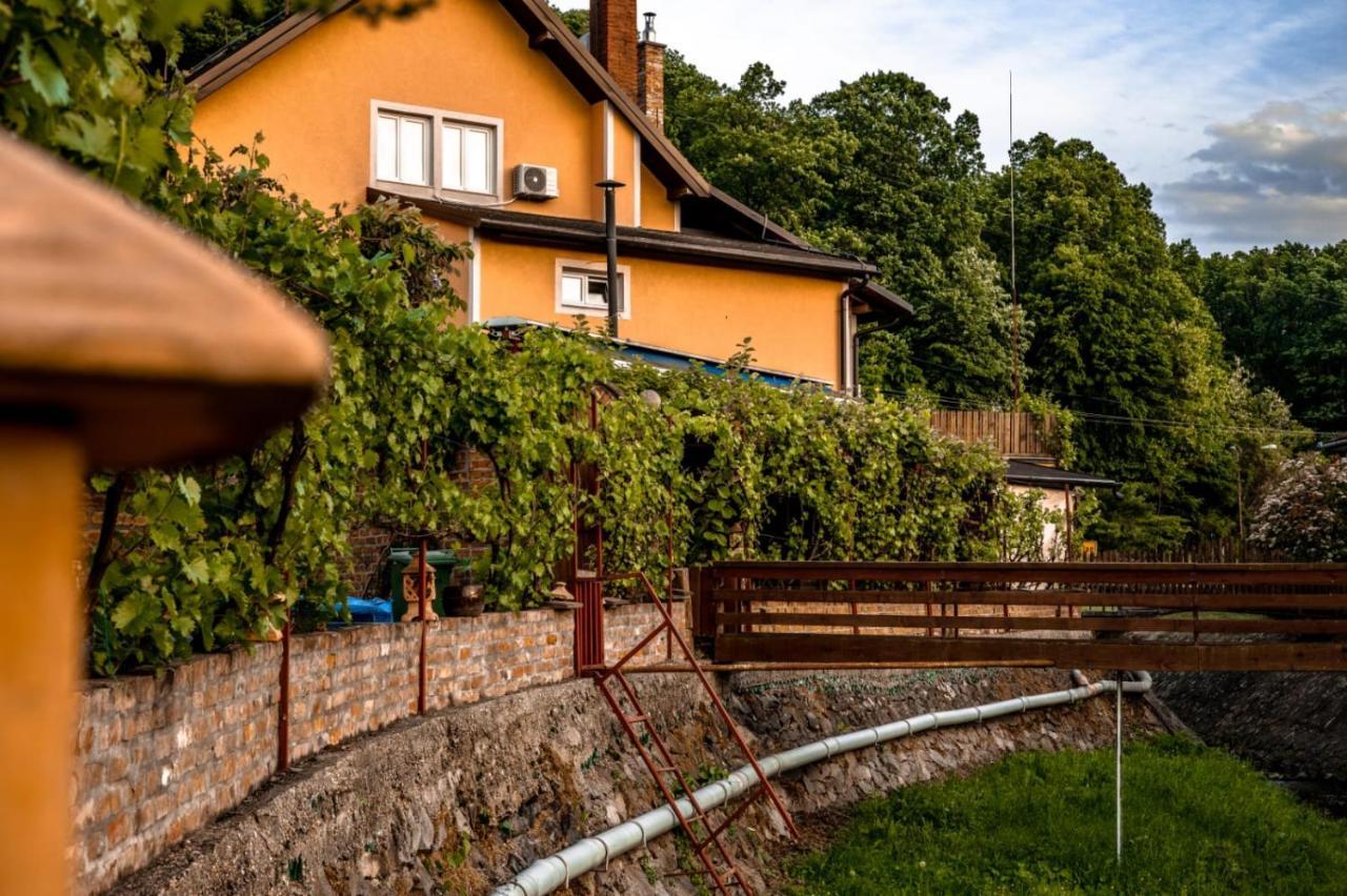 Готель Restoran I Prenociste Egghus Nasice Екстер'єр фото